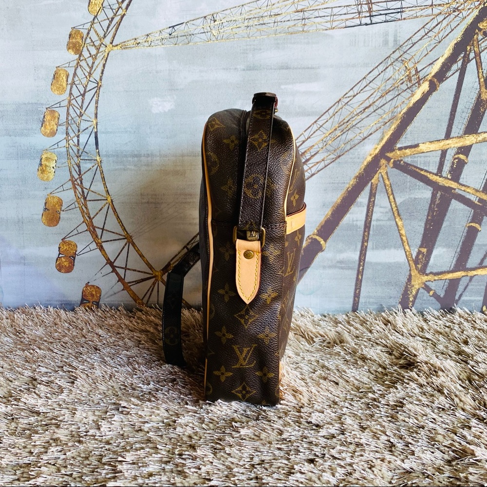 Louis Vuitton Danube MM Crossbody - Picture 3 of 14